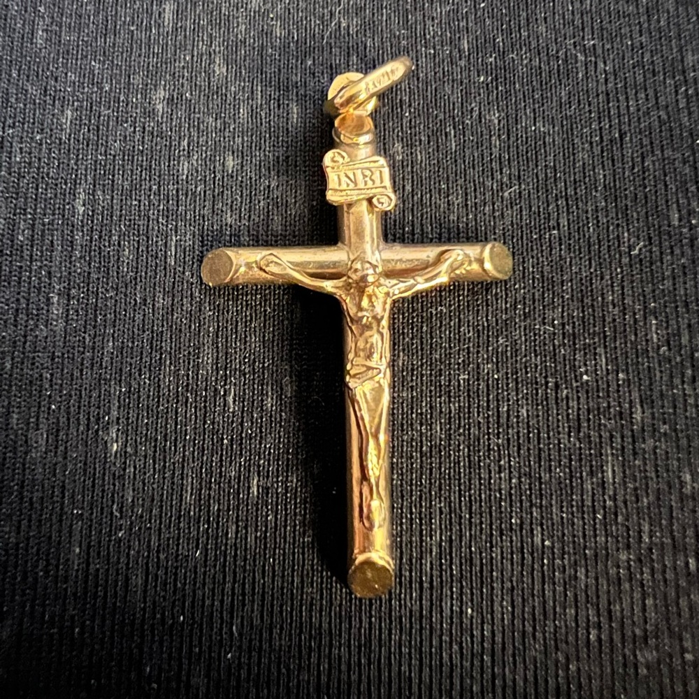 14 KT GOLD Crucifix Cross.